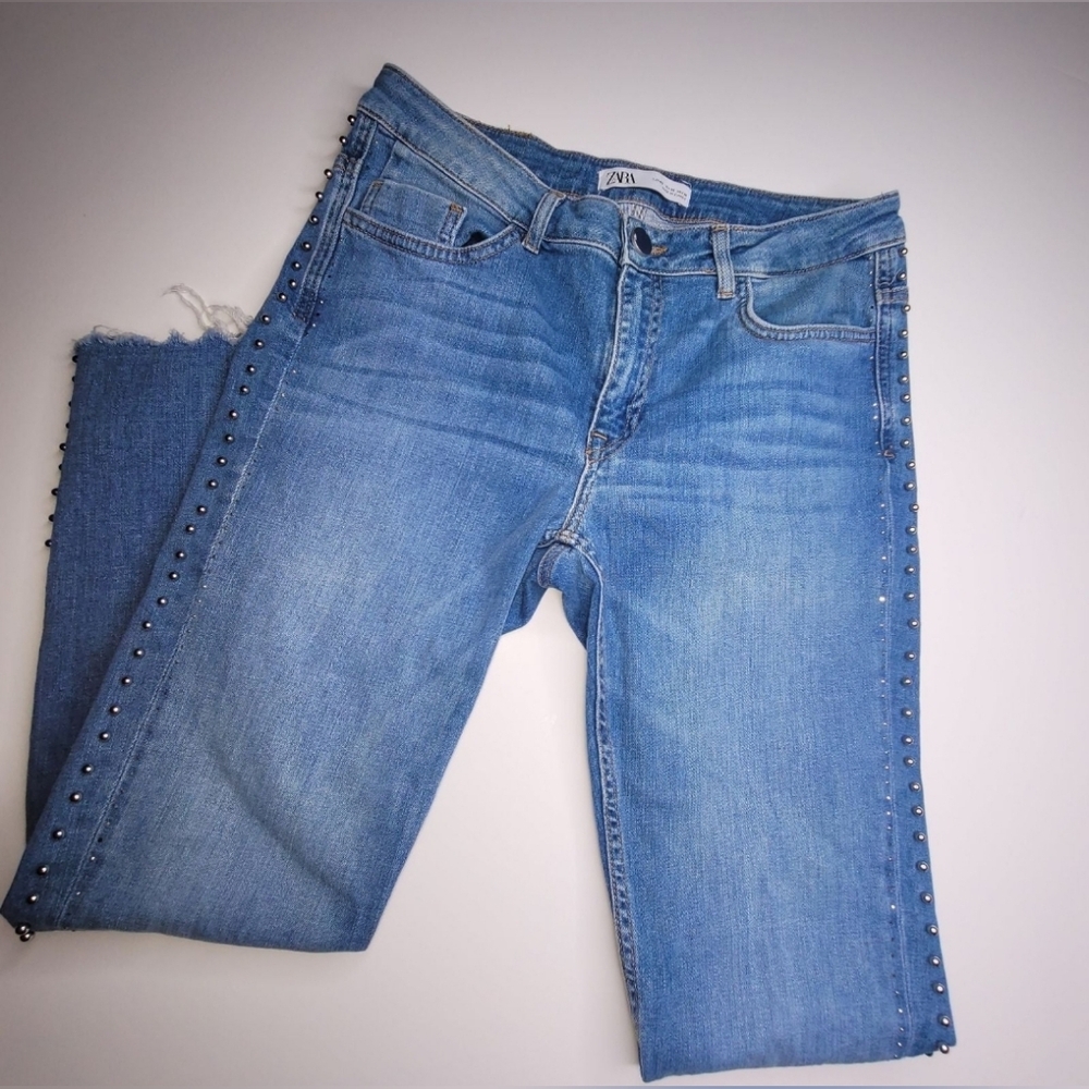 Zara Mid-Rise Skinny Jeans with Double Studded Sides & Raw Hem – Size 8